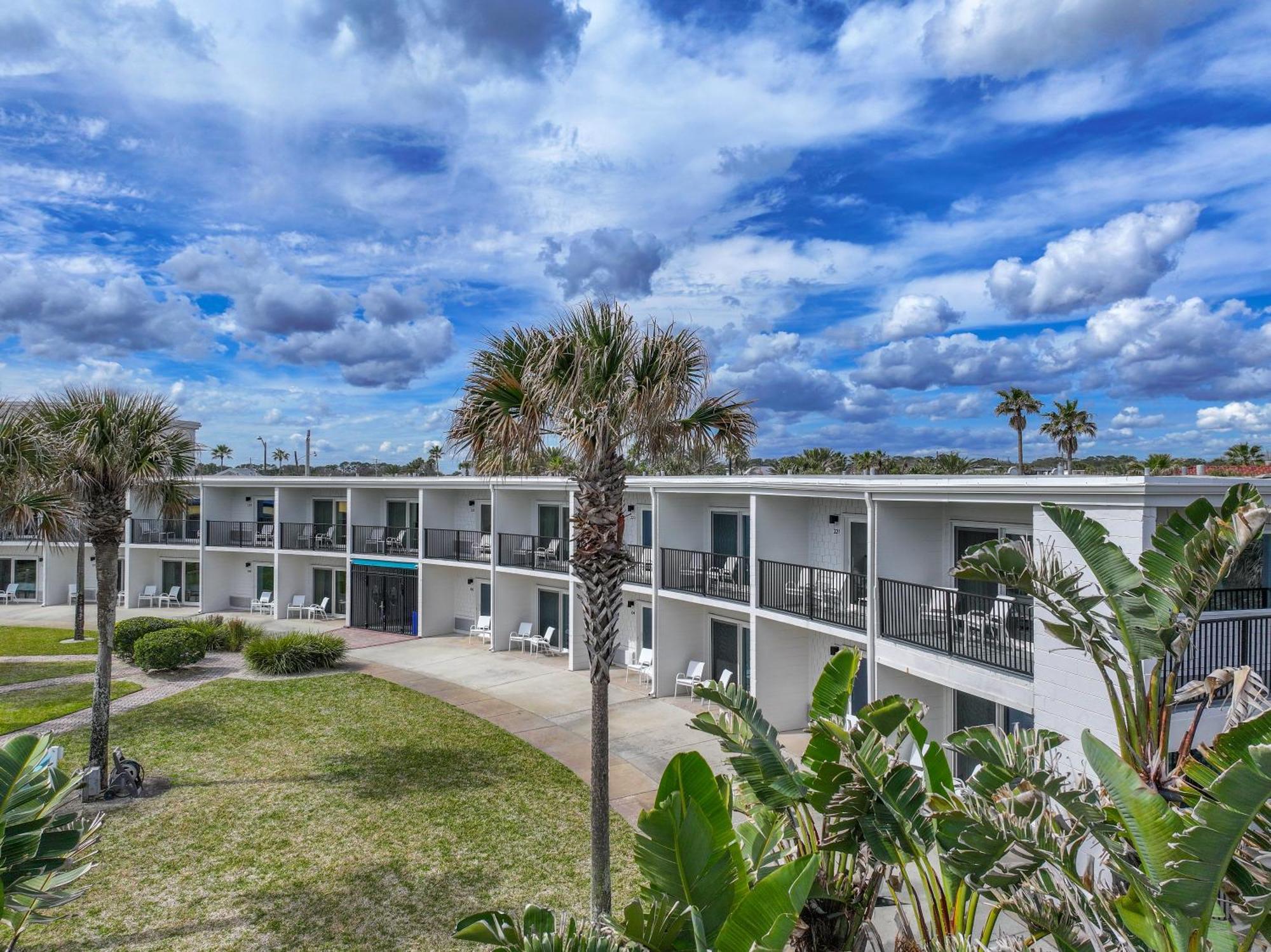 Seahorse Oceanfront Inn Neptune Beach Exterior photo