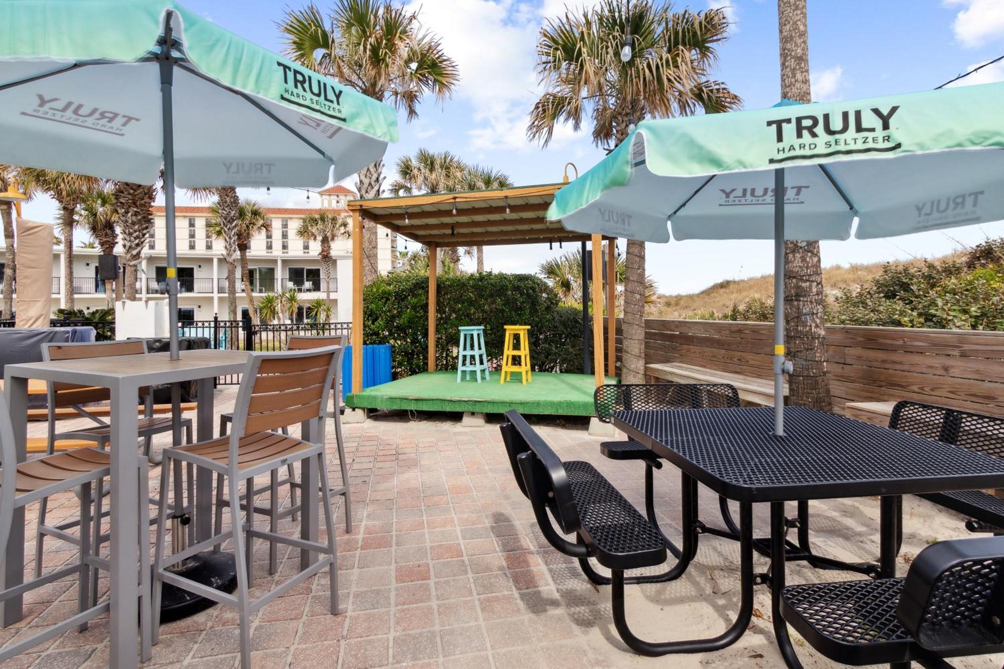 Seahorse Oceanfront Inn Neptune Beach Exterior photo